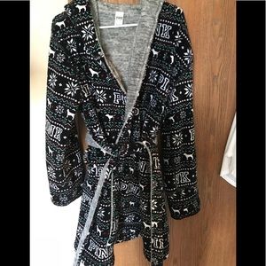 Adorable VS PINK robe!